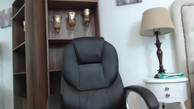 vannellope roberts online show from April 16, 12:16 pm