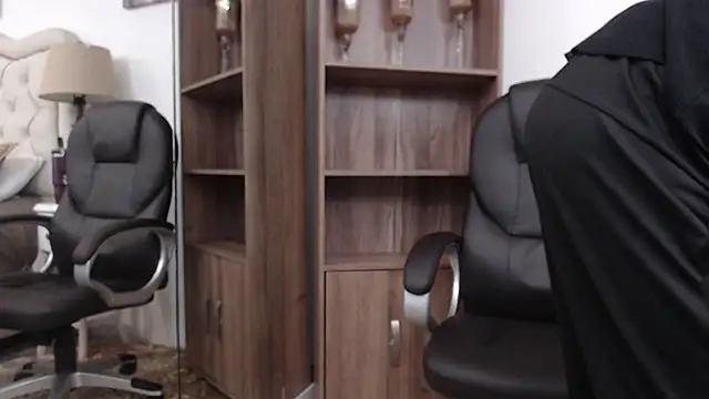 vannellope roberts online show from April 9, 11:48 am