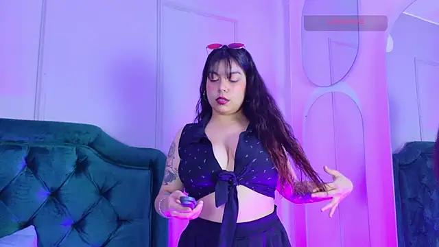 lilyrouses online show from April 13, 7:36 pm