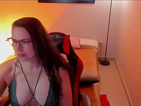 jazmin steele online show from April 1, 1:23 pm