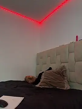 LYAN DYLAN online show from April 17, 12:02 am