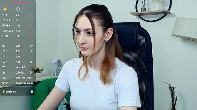 LoraLanett online show from April 18, 2:52 pm