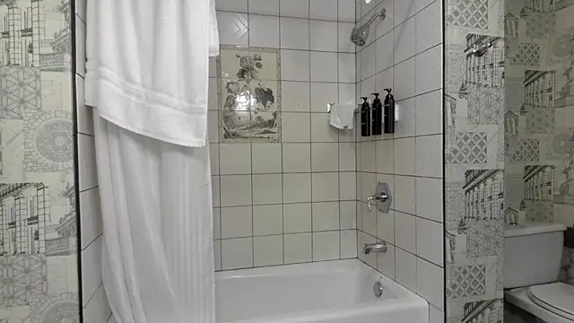 biancadoesit online show from April 12, 6:43 pm