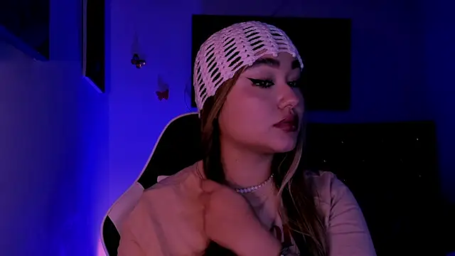 Soouuf  online show from April 15, 1:50 am