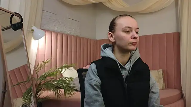 emma chaser online show from April 21, 1:31 am