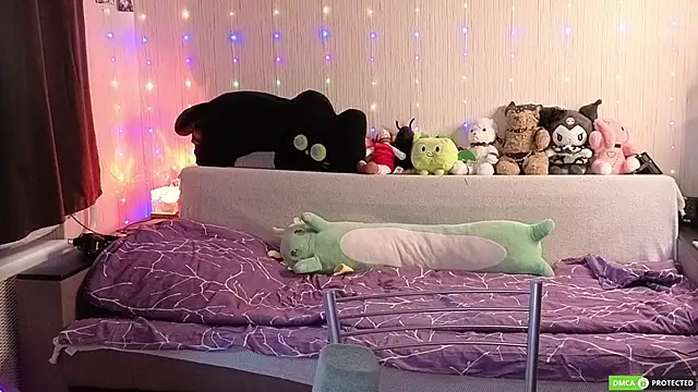 JulietFisher online show from April 17, 5:09 am