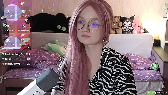 JulietFisher online show from April 13, 8:04 am