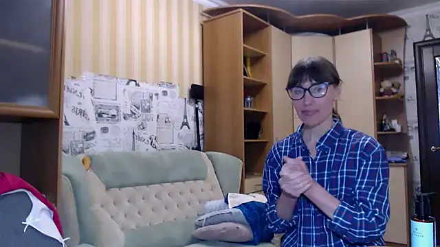 LadyL2026 online show from April 11, 1:37 pm