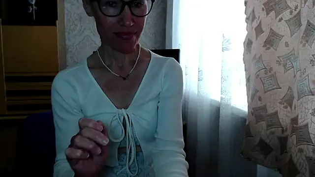 LadyL2026 online show from April 7, 6:59 am