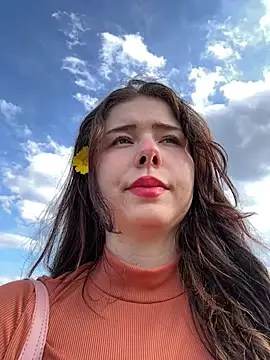 leiawifey online show from April 10, 1:50 pm