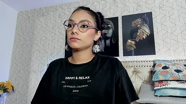 ValeAlvarez  online show from April 7, 3:58 pm