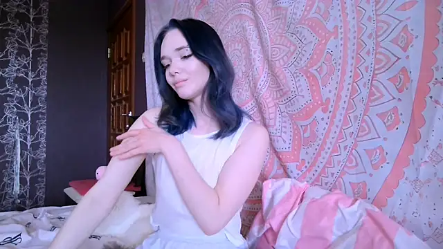 baby onface online show from April 12, 9:45 am