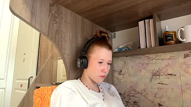 KiraNice1 online show from April 16, 12:16 pm