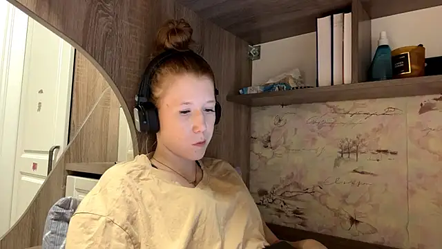 KiraNice1 online show from April 10, 12:44 pm