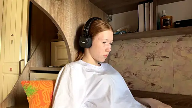 KiraNice1 online show from April 18, 10:07 am