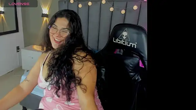 madison abril online show from April 7, 2:35 am