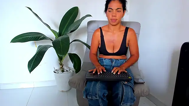 DakotaStills  online show from April 13, 4:08 pm