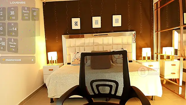 HoneyLeslie online show from April 16, 8:08 pm