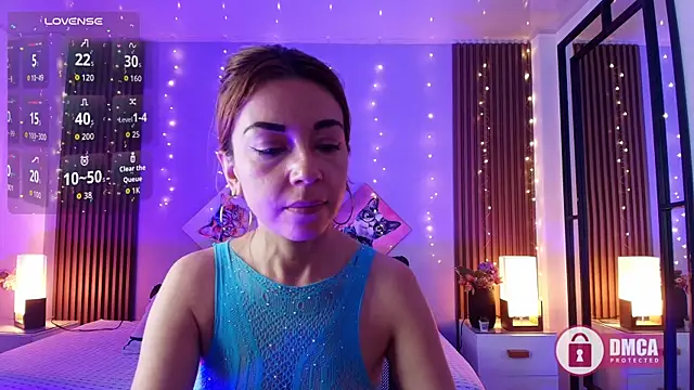 HoneyLeslie online show from April 12, 2:03 am