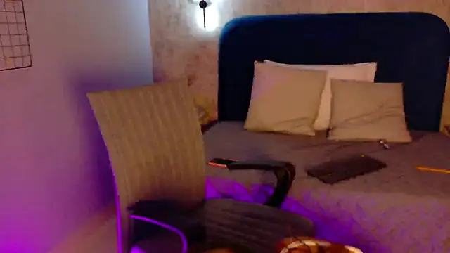 Charlott  18 online show from April 17, 9:50 pm