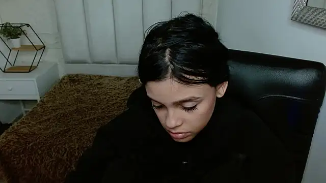 mia velvetk online show from April 11, 7:45 am