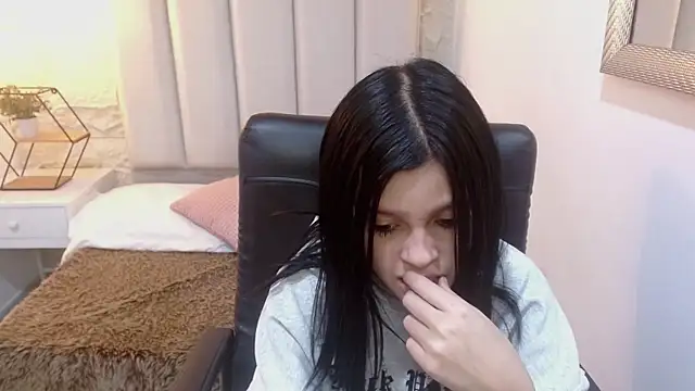 mia velvetk online show from April 14, 3:28 am