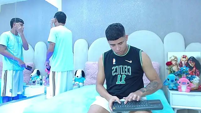 party duo playboy online show from March 29, 2:32 am