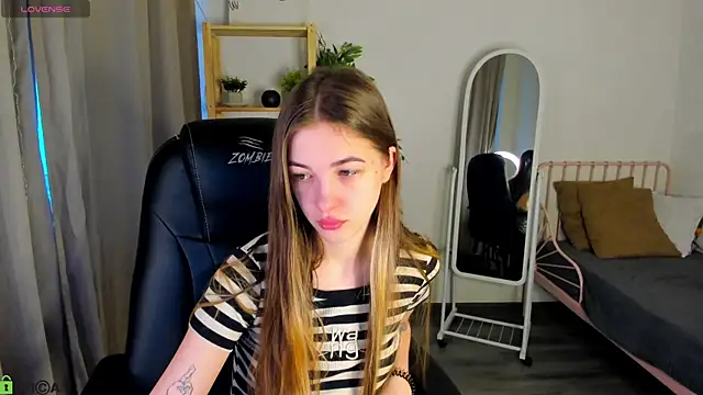 Miss Shanel online show from April 19, 1:16 am