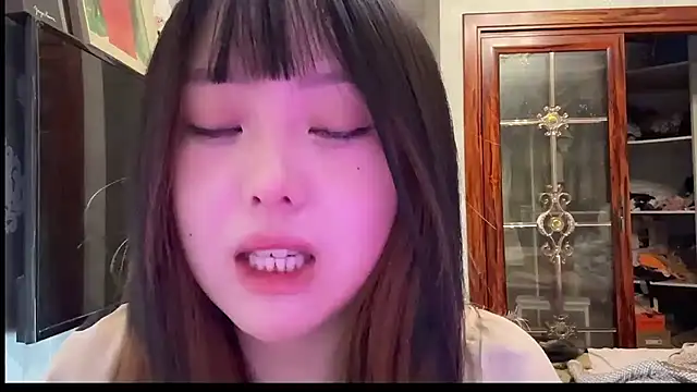 thelittlexx online show from April 16, 12:38 pm