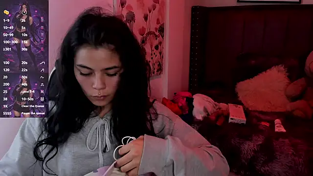 Kikii 1 online show from April 25, 4:15 am