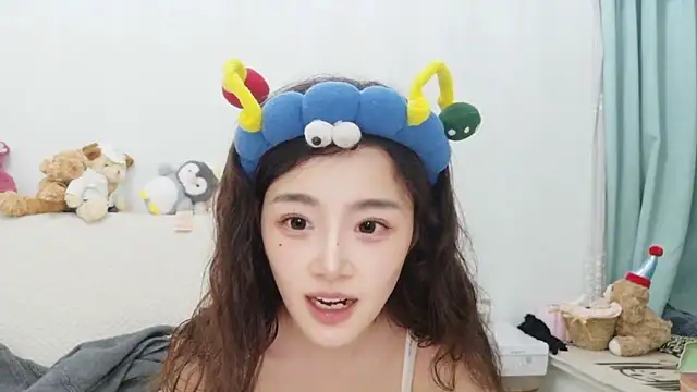 cc-8 online show from April 7, 2:19 pm