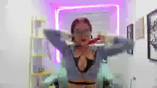 Sara Red X online show from April 18, 3:42 am