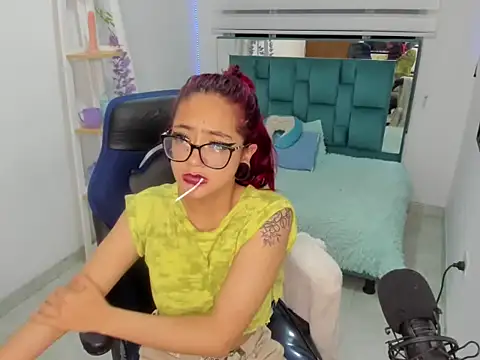 Sara Red X online show from April 10, 6:41 am