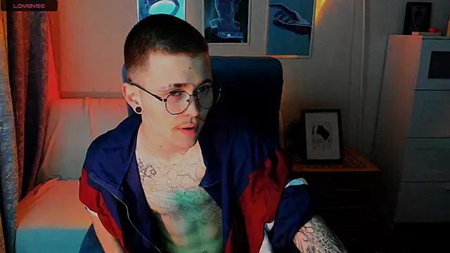 Thomas Norton online show from April 8, 8:33 pm