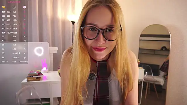 BeckiHoffer online show from April 18, 8:09 pm