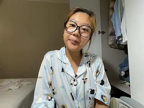 tutu512 online show from July 9, 9:33 am