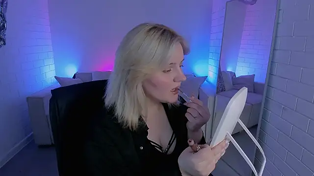 KathyBriggs online show from April 18, 5:54 am