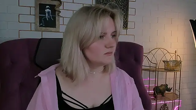 KathyBriggs online show from April 15, 8:15 am