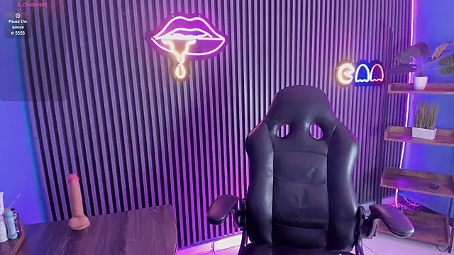 Luna roose1 online show from April 15, 2:17 pm