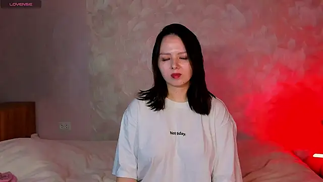 miss teasee online show from April 19, 10:15 am