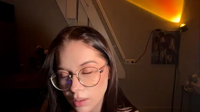 DorothyJones online show from April 13, 7:25 pm