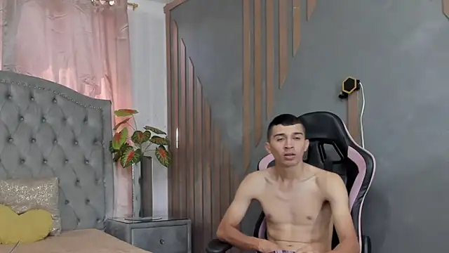 MiaANDronyy online show from April 1, 1:41 pm