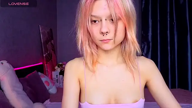 PerryKitty online show from April 14, 6:52 pm