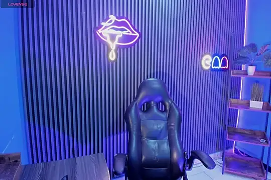 Luanna Rose online show from April 10, 12:11 pm