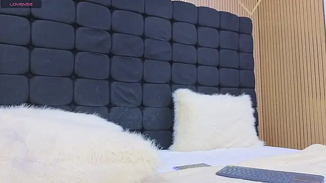 messy-saray online show from April 12, 7:55 am