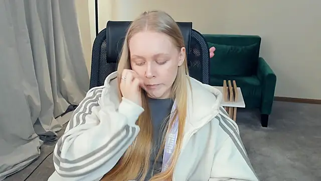 VestaBowmer online show from March 31, 9:42 am