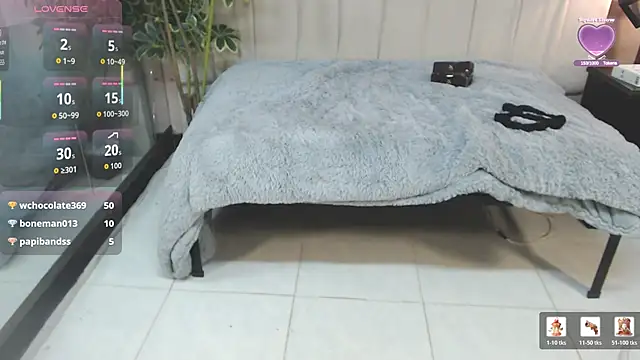 Julia Bliss online show from April 1, 1:41 pm