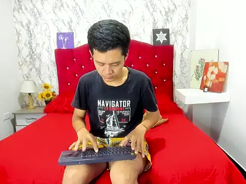 Alejandra and James  online show from April 14, 11:10 am