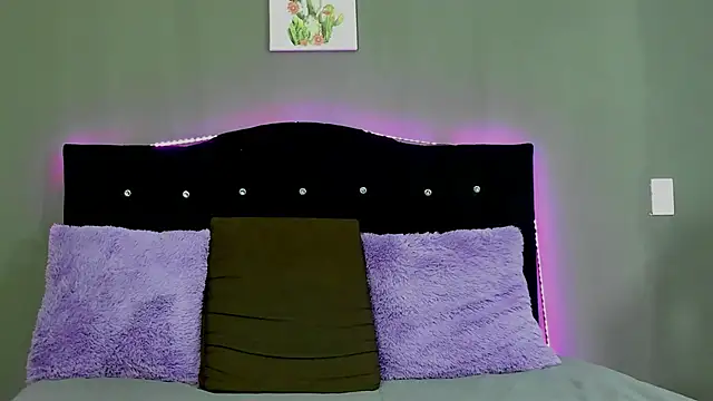 PinkAria online show from April 15, 7:58 pm