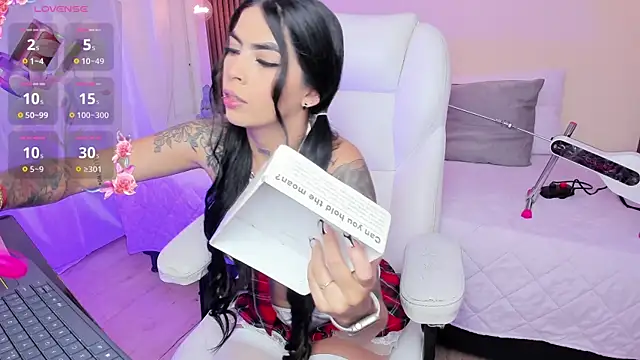 Hanna Tylor online show from April 7, 7:49 pm